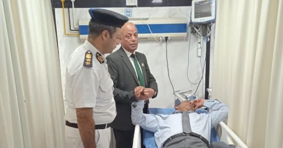 رئيس اللجنة العامة بالفيوم يطمئن على القاضى المصاب بالمستشفى
