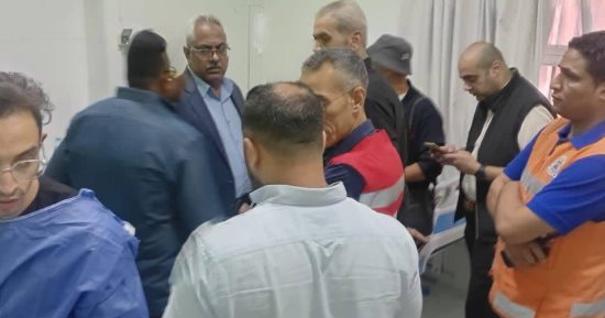 سكرتير عام البحر الأحمر يزور مصابى حادث الأتوبيس بمستشفى غارب المركزى