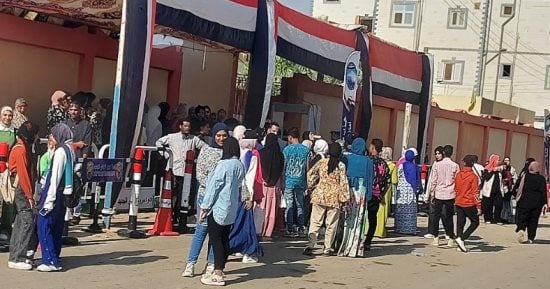 توافد الناخبين على لجان انتخابات مجلس النواب بالوادى الجديد.. فيديو