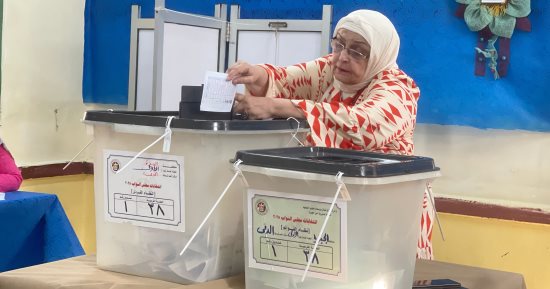 ناخبة من أمام لجنة فى الجيزة: حقنا ننزل ونقول صوتنا
