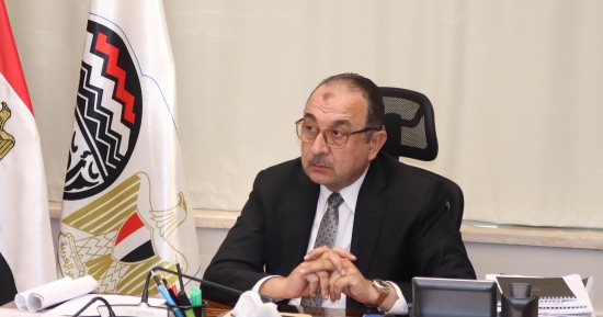 وزير قطاع الأعمال يبحث مستجدات مشروع الأمونيا الخضراء بالنصر للأسمدة