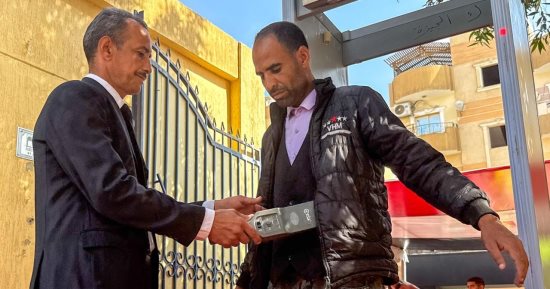 بوابات إلكترونية وتفتيش ذاتى قبل التصويت بانتخابات مجلس النواب بلجان الشيخ زايد