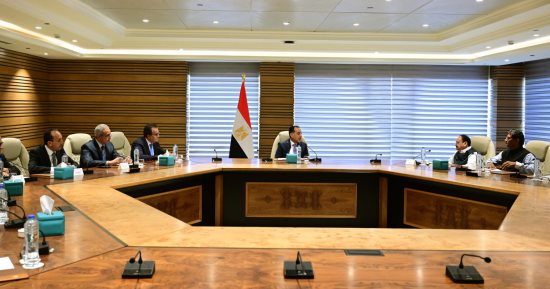 رئيس الوزراء يلتقى وزير الصحة والكيماويات والأسمدة الهندى