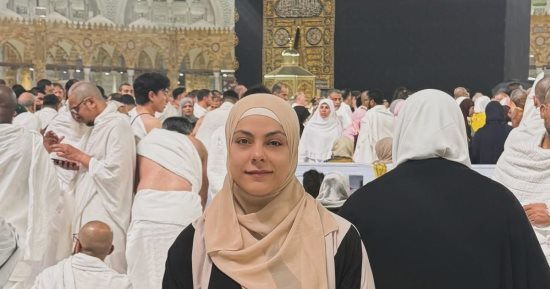 سارة سمير تؤدى مناسك العمرة علي هامش دورة التضامن الإسلامي 