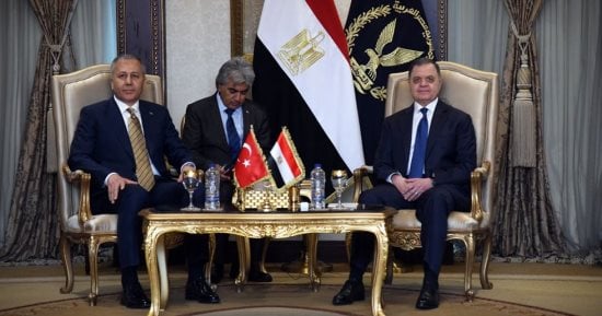 وزيرا داخلية مصر وتركيا يبحثان تعزيز التعاون الأمني ومكافحة الجريمة العابرة للحدود