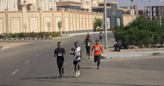 سباق طلاب منطقة أسوان الأزهرية فى اختراق الضاحية.. صور