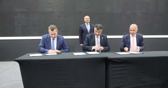 نائب رئيس الوزراء يشهد توقيع عقد إدارة وتشغيل شبكة القطار الكهربائى السريع