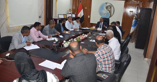 مياه الأقصر تناقش المشروعات الجارية بالقرى والنجوع ومشروع الصرف الصحى