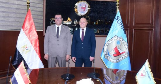 رئيس جامعة سوهاج يجدد تعيين أمين الجامعة المساعد لعام ثان