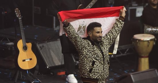 أحمد سعد يتألق فى حفل كامل العدد بلندن رافعًا علم مصر