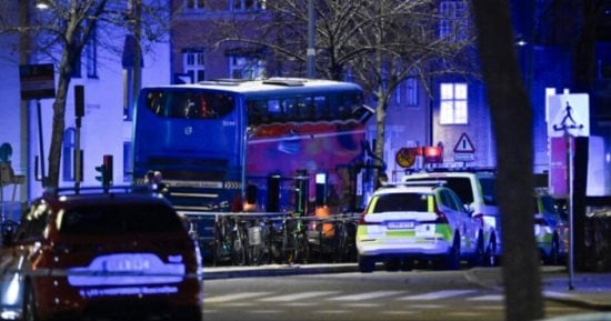 ضحايا ومصابون فى حادث اصطدام حافلة بمحطة انتظار وسط ستوكهولم