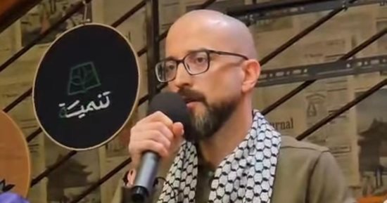 باسم خندقجي يوضح الفارق بين أدب الاشتباك ضد الاستعمار وأدب المقاومة