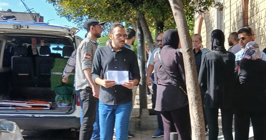 خروج مهندس الإسكندرية المقتول على يد صديقه من المشرحة لصلاة الجنازة.. صور