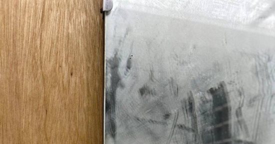 متطوع يتلف عملا فنيا ثمينا بعد تنظيفه مما ظنه غبارا فى تايوان