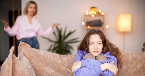 إزاى تخلى بنتك واثقة من نفسها طول الوقت؟.. 3 خطوات