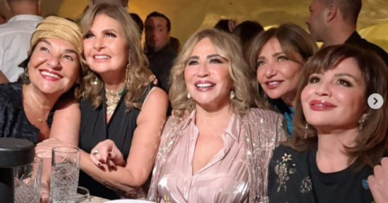 إلهام شاهين وليلى علوى وإيناس الدغيدى يحتفلن بيسرا لحصولها على وسام من فرنسا
