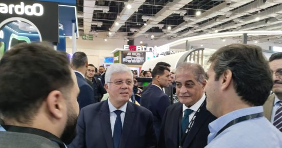وزير التعليم العالي يتفقد أجنحة معرض "Cairo ICT"