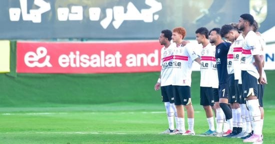 دقيقة حداد على روح محمد صبرى نجم الزمالك السابق فى قمة 2005