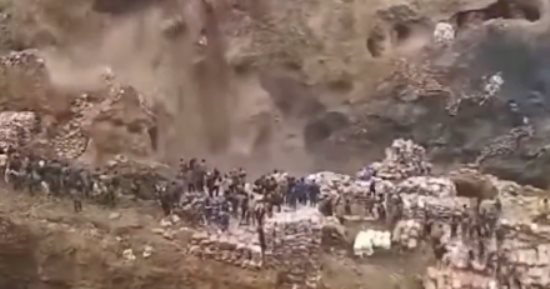 مصرع 14 عامل وإصابة العشرات في انهيار منجم مهجور بجنوب أفريقيا