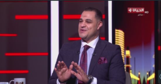 أحمد هارون يحذر من "هبل السوشيال ميديا": هروب من الصدمات النفسية