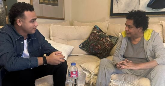 مصطفى حدوتة يلتقى محمد منير ويعلن عن تعاون غنائى جديد.. صور