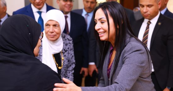 وزيرة التضامن تطمئن على الخدمات المقدمة للمسنين بالفيوم.. صور 