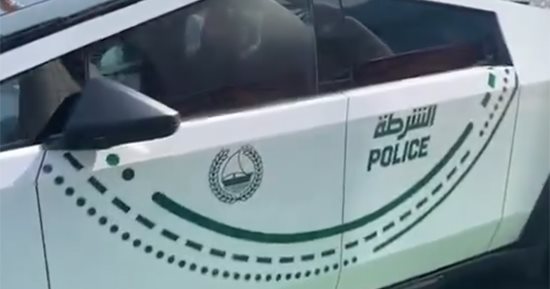 مفاجآت جديدة في معرض دبي للطيران.. سيارات فائقة تنضم لشرطة دبي