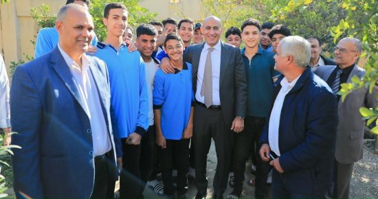 وزير التعليم يتابع نسب الحضور بمدارس كفر الشيخ ويناقش الطلاب حول المناهج