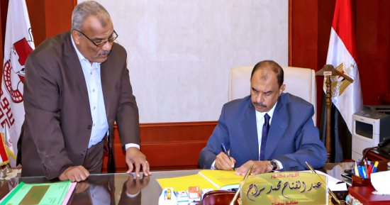 محافظ سوهاج يعتمد ترقية 1400 موظف بالديوان العام والوحدات المحلية