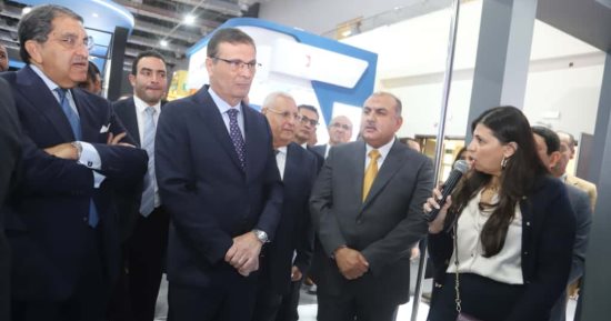 وزير الزراعة يتفقد جناح إى فاينانس بمعرض القاهرة الدولى للتكنولوجيا