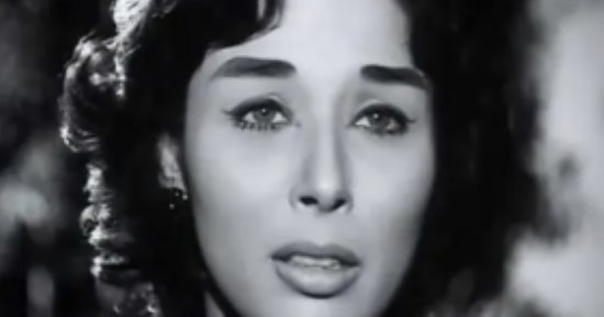 لبنى عبد العزيز.. مسيرة ممتدة من الوسادة الخالية وأنا حرة إلى جدو حبيبي