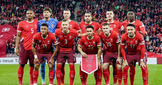 مشهد مرعب قبل كأس العالم.. الثعابين تحاصر مقر منتخب سويسرا