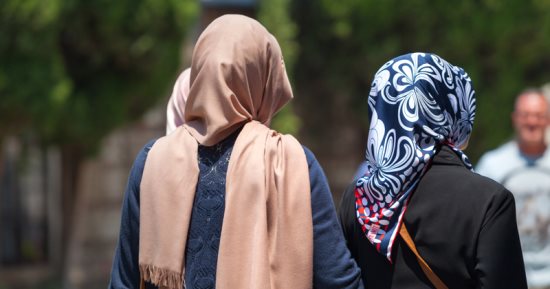 800 يورو غرامة.. النمسا تعتزم حظر الحجاب على الفتيات دون 14 عاما بالمدارس