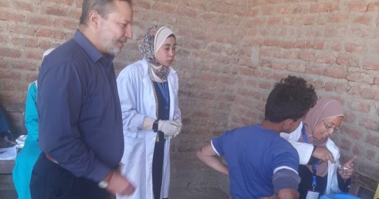 تطعيم 352 ألف طفل خلال الأسبوع الأول لحملة ضد الحصبة بأسوان