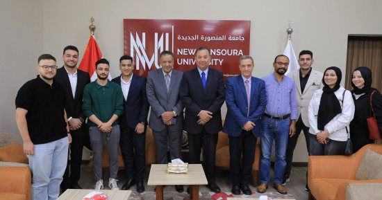 رئيس جامعة المنصورة الجديدة يلتقى الخريجين المرشحين للتعيين بالجامعة