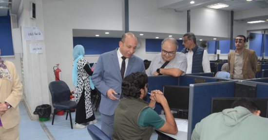 عميد طب قصر العينى يتفقد امتحانات البكالوريوس ويؤكد على دعم الطلاب