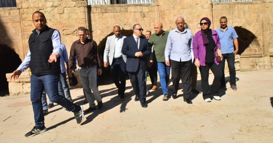 محافظ أسيوط يتفقد قنطرة المجذوب الأثرية ويصدر توجيهات فورية بترميم نقوشها 