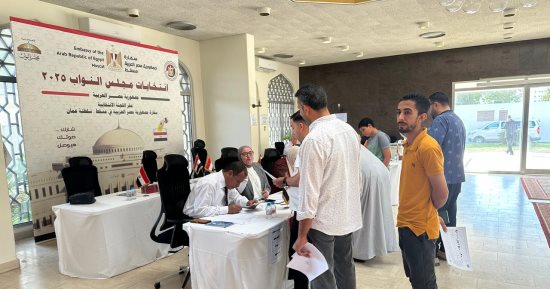 سفير مصر بالدوحة: توافد أبناء الجالية المصرية فى قطر على لجان انتخابات النواب