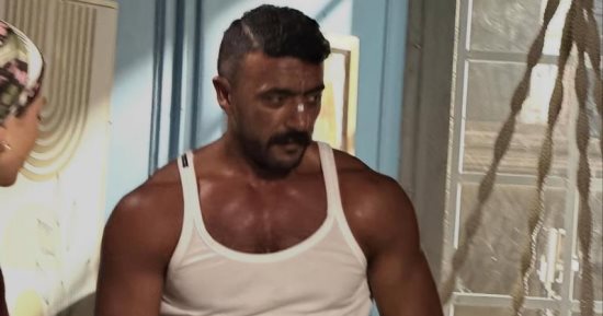 أحمد العوضى بـ لوك جديد فى صورة من كواليس على كلاى