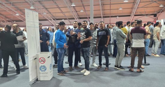 الجالية المصرية بالكويت تتوافد على صناديق الاقتراع فى اليوم الثانى من الانتخابات