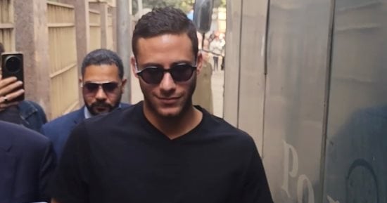 من البسمة والثقة إلى الحبس.. 12 مشهدا من جلسة محاكمة رمضان صبحي.. صور