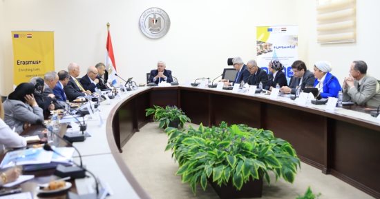 أيمن عاشور يعقد اجتماعًا مع مجموعة خبراء تطوير التعليم العالى 