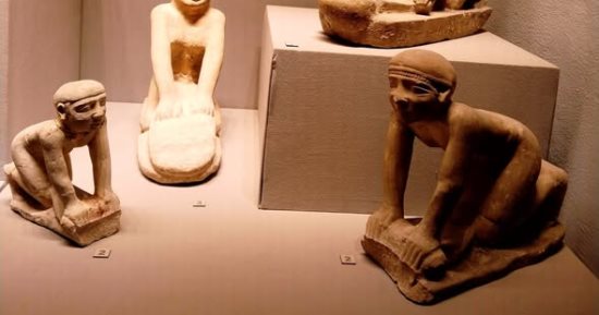 مقتنيات المتحف المصرى.. تماثيل الخدم تصور أداء المهام المنزلية