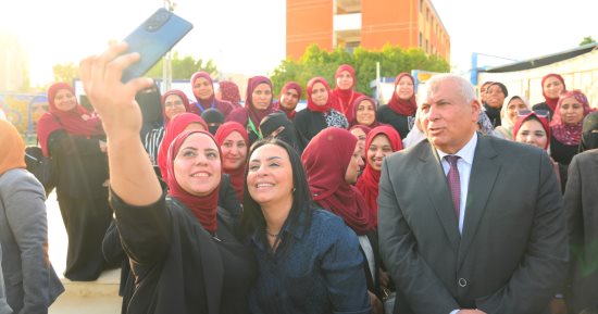 وزيرة التضامن توجه باستصلاح 5 آلاف فدان وزراعتها بالنخيل بالوادى الجديد