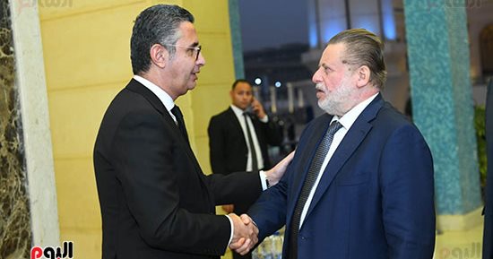 محافظ البنك المركزى ووزراء يقدمون العزاء في والدة وزير التموين.. صور