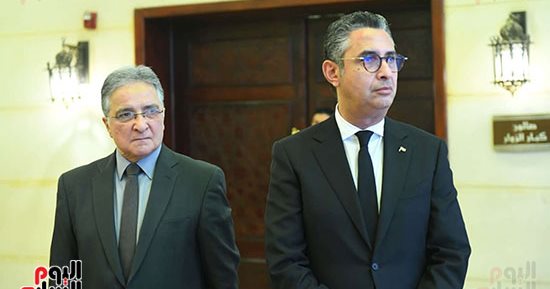 وزير  الداخلية اللواء محمود توفيق يقدم واجب العزاء لوزير التموين فى والدته