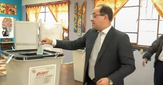 وزير المالية يدلى بصوته فى انتخابات مجلس النواب