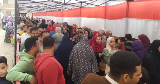 استئناف التصويت فى لجان الانتخابات بعين شمس والمطرية بعد انتهاء ساعة الراحة