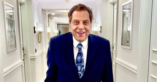 وفاة نجم بوليوود وأسطورة السينما الهندية دارمندرا ديول الملقب بالرجل الحديدى.. قدم 300 فيلم فى مسيرته وترك 6 أبناء.. ورئيس الوزراء الهندى ناريندرا مودى يعلق: وفاته نهاية حقبة فى السينما الهندية