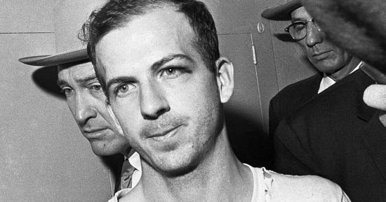 سعيد الشحات يكتب: ذات يوم.. 24 نوفمبر 1963.. مقتل «أوزوالد» بعد يومين فقط من تنفيذه عملية قتل الرئيس الأمريكى جون كنيدى.. وشكوك حول وجود أصابع صهيونية فى الجريمتين